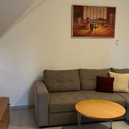 Boezsi Apartman Sarvar Exterior photo