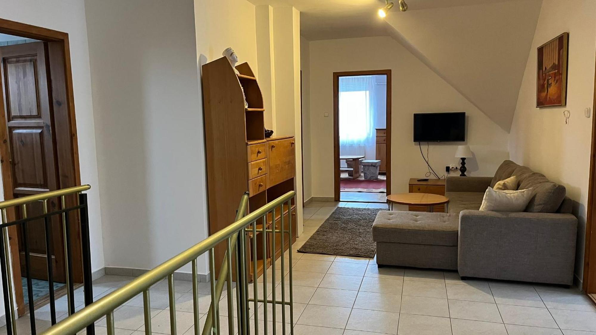 Boezsi Apartman Sarvar Exterior photo
